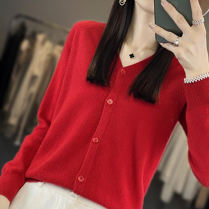 

Осень и зима новая первая линия готовой одежды кардиган с V-образным вырезом женский трикотажный свитер с длинным рукавом свободный и тонкий свитер для нижней одежды бесшовный свитер S