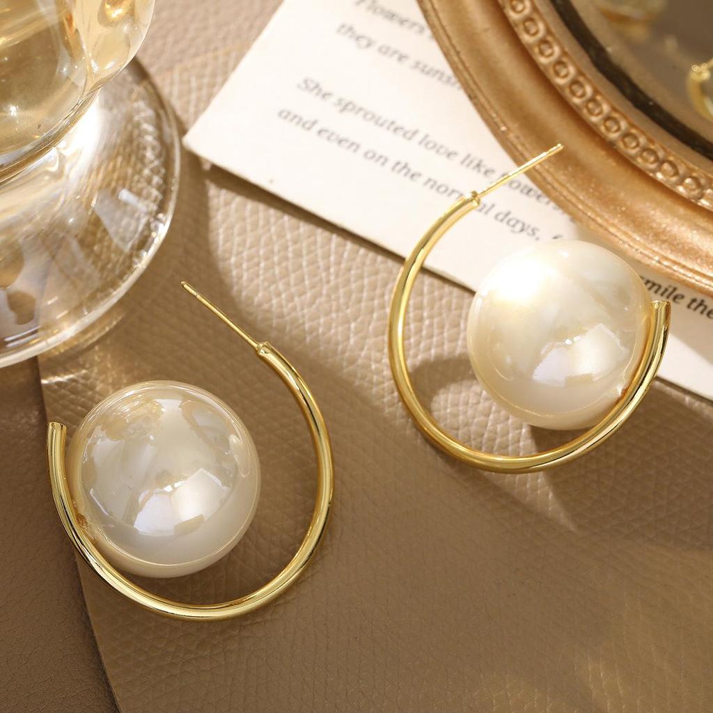 Elegant Versatile White Pearl Hoop Earrings for Women - Simple Design, Perfect for Travel and Photos.