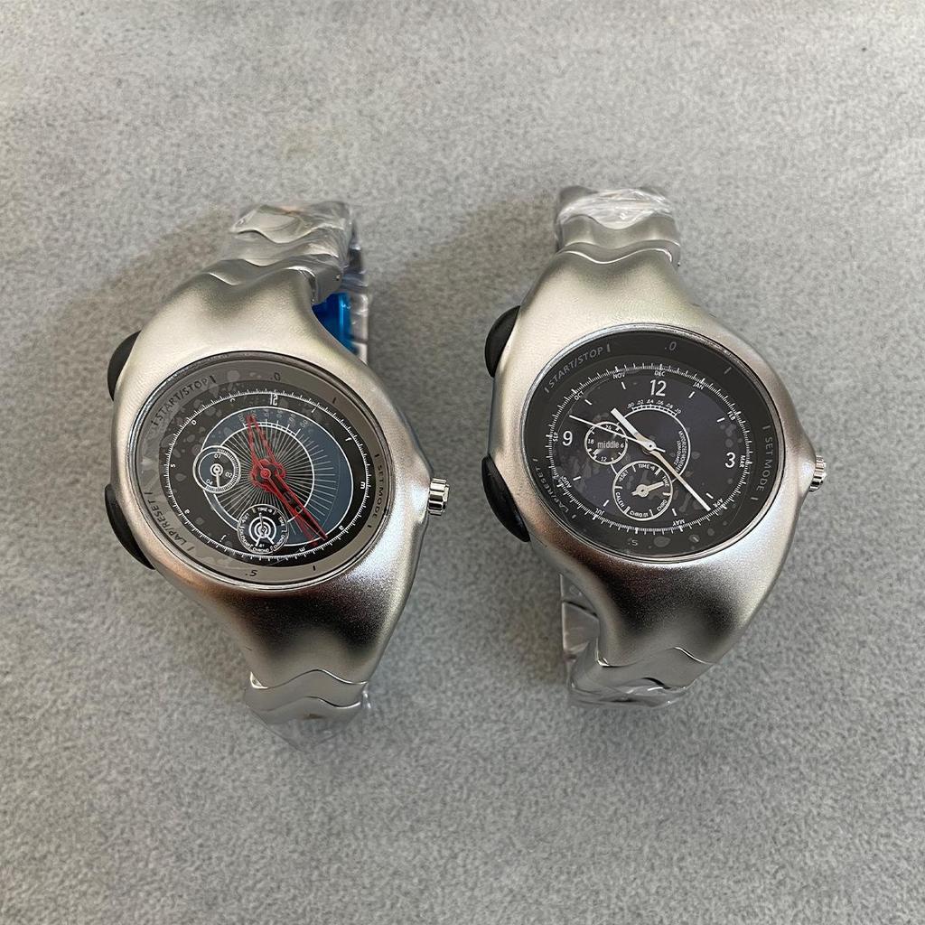 Orologio al quarzo in lega irregolare Y2K di seconda mano - Design retrò e alla moda intrecciato.