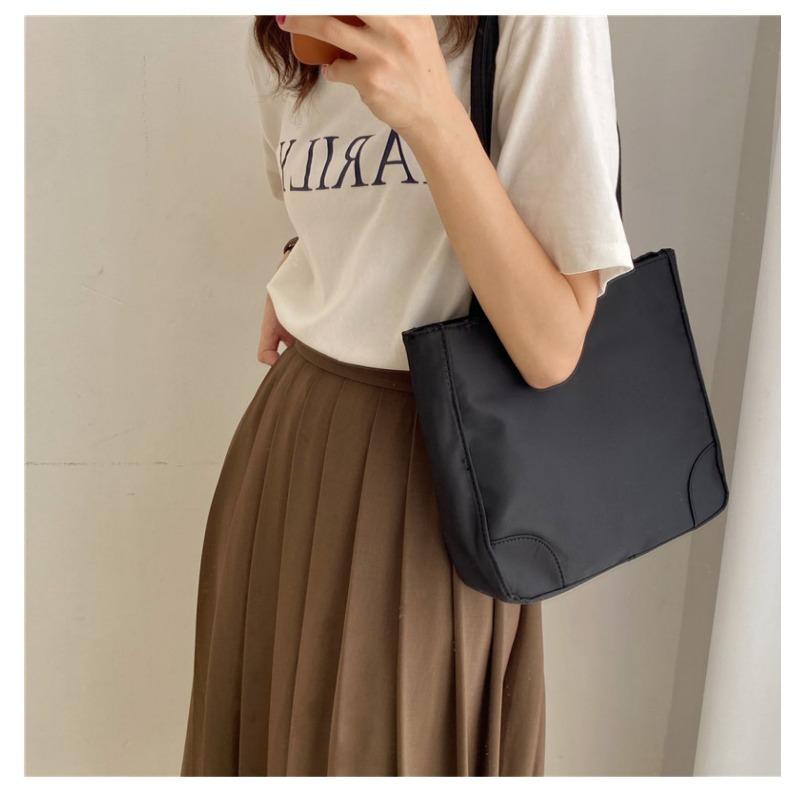 

New lightweight waterproof Oxford cloth shoulder bag large capacity fashion simple commuter portable tote bag чёрный