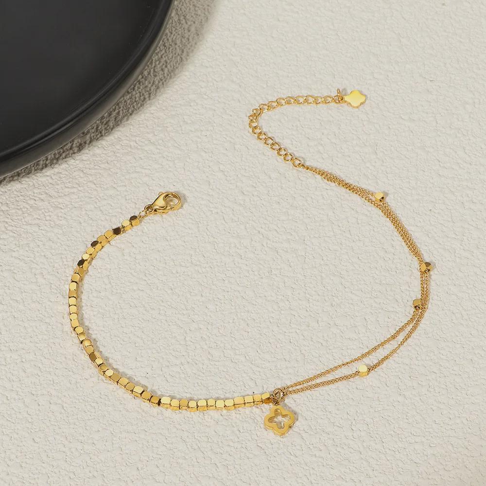 Stilvolles silbernes vierblättriges Kleeblatt-Armband: Leichter Luxus, Edelstahl, lichtecht, vielseitiges Design