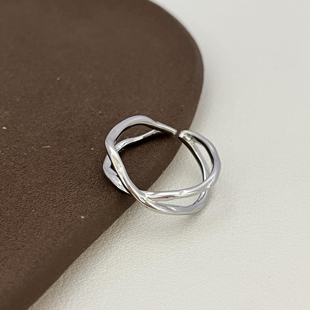 Elegant Adjustable Open Ring with Hand-Hammered Texture and Unique Intertwined Design