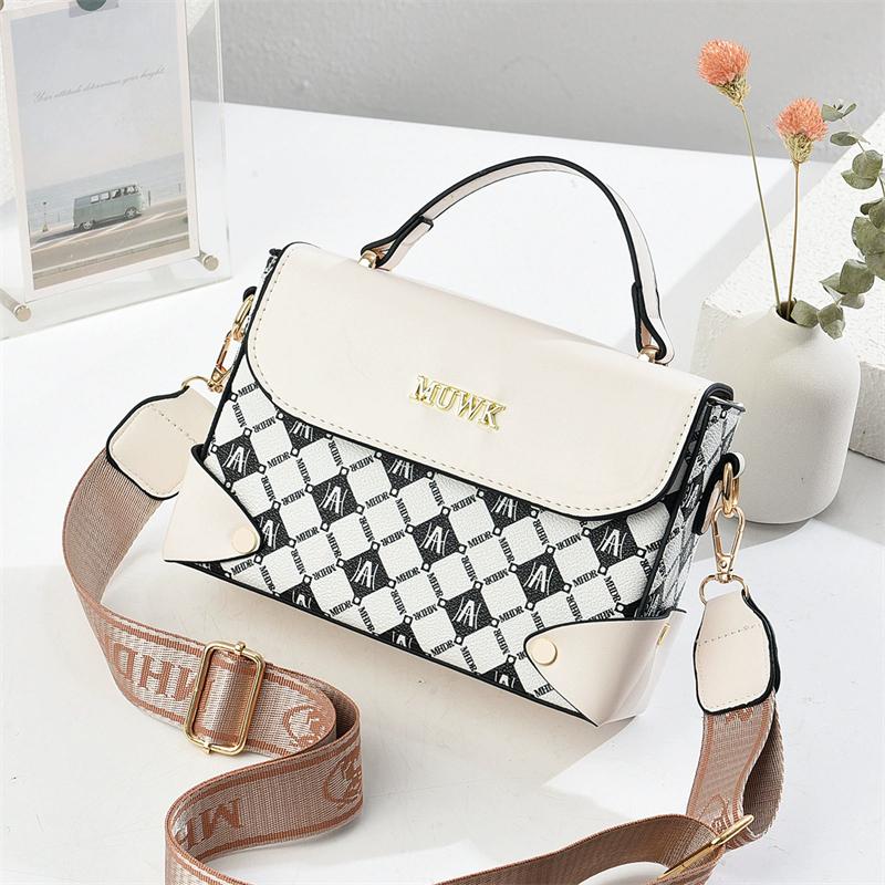 Women s New Fresh Style Broadband Diagonal Shoulder Bag белый 1990₽