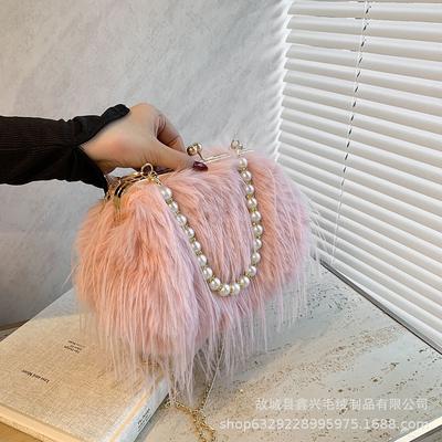 Sac bandoulière en peluche moelleuse avec chaîne perles et pompon pour l'automne/hiver