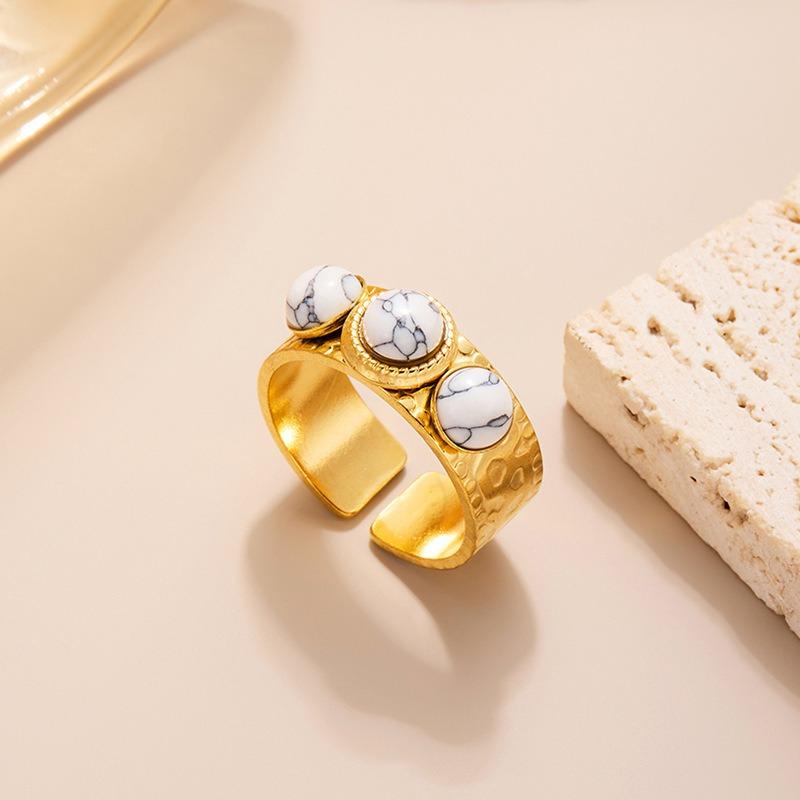 Europäischer und amerikanischer Titanstahlring mit Blumenöffnung, vergoldeter High-End-Zeigefingerring, farbenfroher, vielseitiger Ring, Schmuckgeschenk