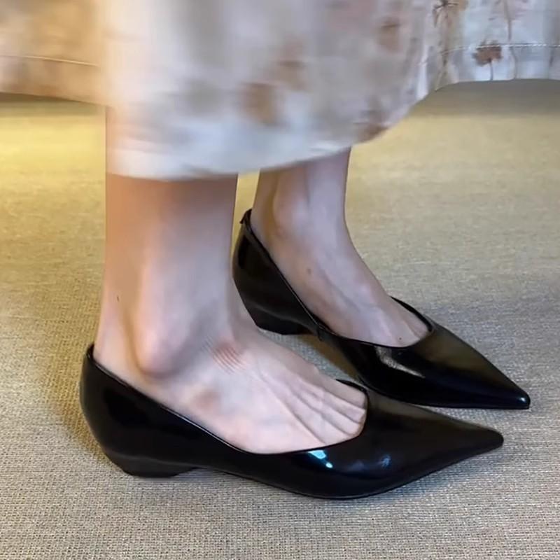 Französische schwarze spitze dicke Absatz-Retro-Single-Schuhe leichte Öffnung niedrige mittlere Absatzschuhe Pendler-Arbeitsschuhe