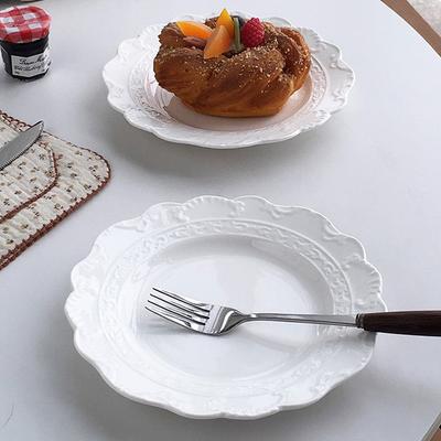 Noric Style Relief Ceramic Plates Household 7.3 Inch Floral Pattern Aesthetic Cake Dessert Dish Floral Shape Exquisite Tableware