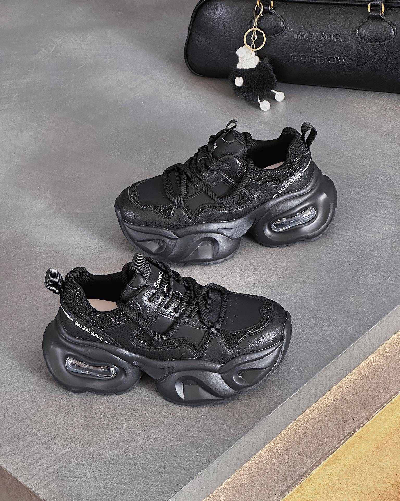 

Summer new women s shoes air cushion shock absorption casual sports shoes light and breathable junior high school students breathable running shoes 35