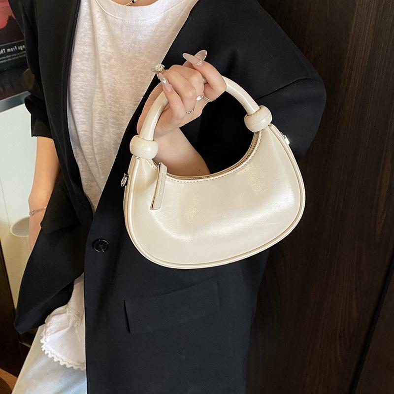 

2025 This winter trend line super hot portable small bag women s bag niche crescent bag chain messenger mobile phone bag білий