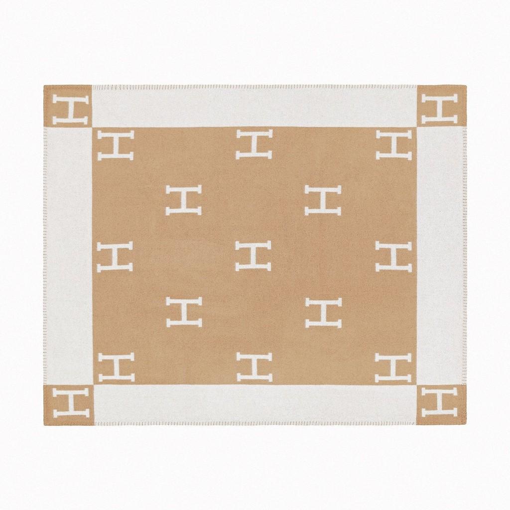Blanket Flannel Simple With Letter Print Design Suitable For Daily Festival Gift