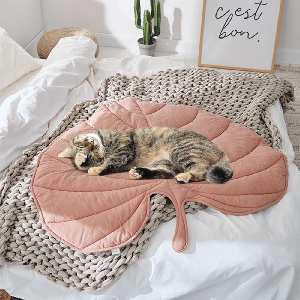 Modern Leaf Pet Pad Aesthetic Dog Cat Sleeping Mat Soft Thick Washable Comfortable Crate Mat for Stylish Home Decor Floor Bed