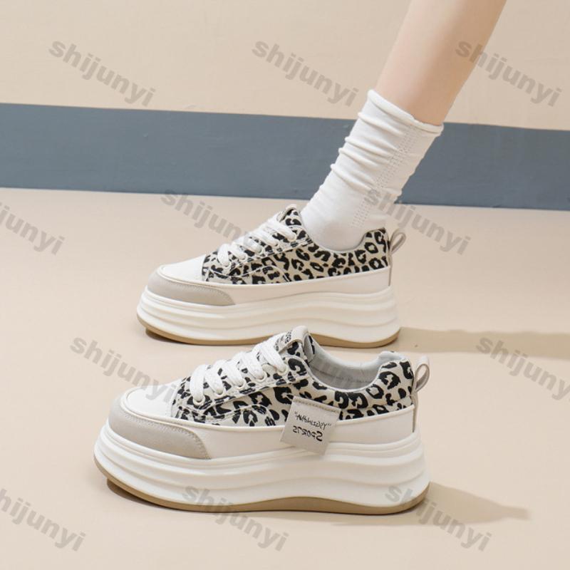 Fashion Women's Fashion Sneakers 2025 Spring Lace Up Platform Soft Sole Sports Shoes for Women Thick Sole Comfortable Non Slip Trainers