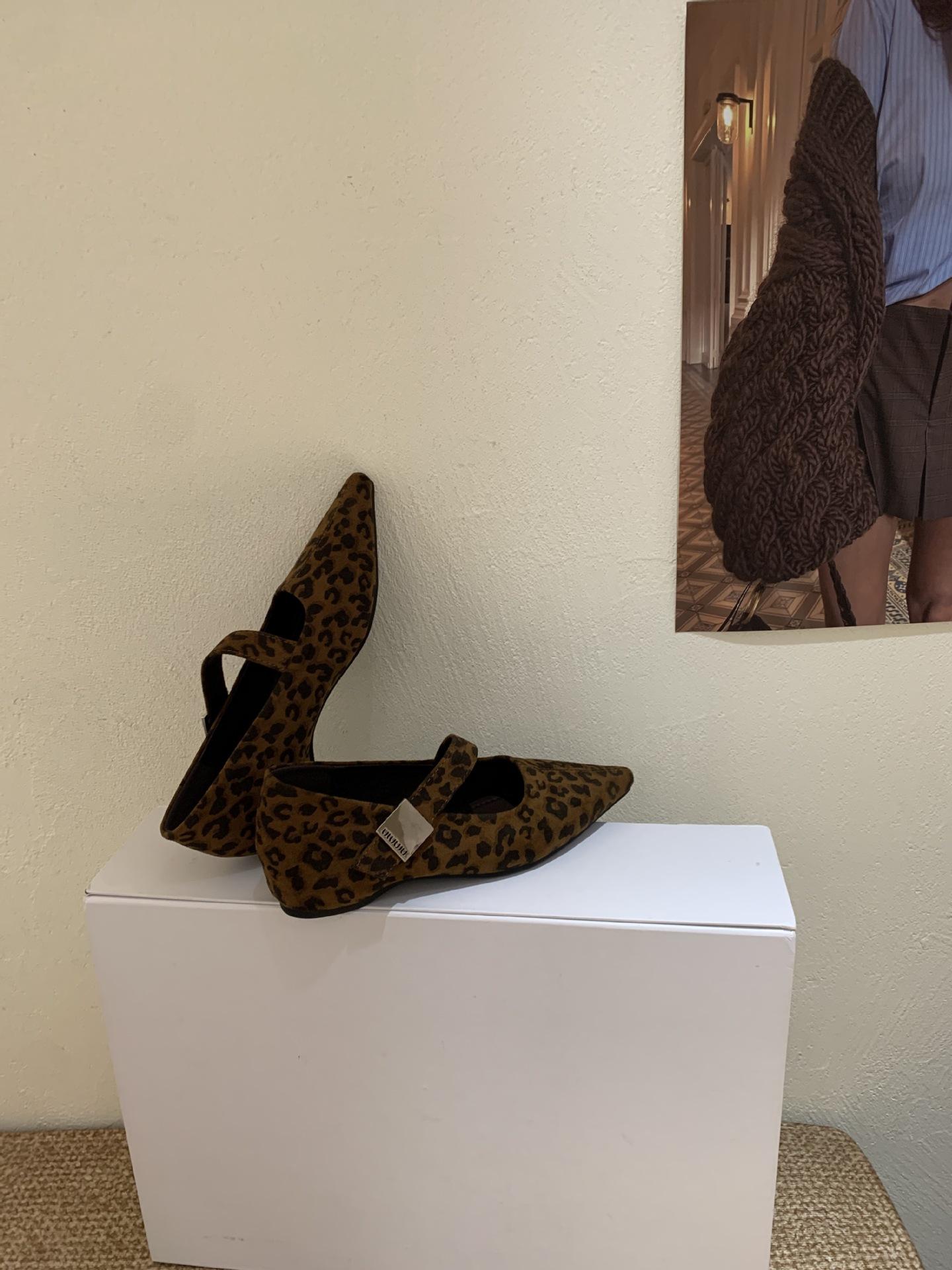 

Q69-678~ Inner height increase~ French pointed Mary Jane single shoes women s shoes new in autumn 2025 39