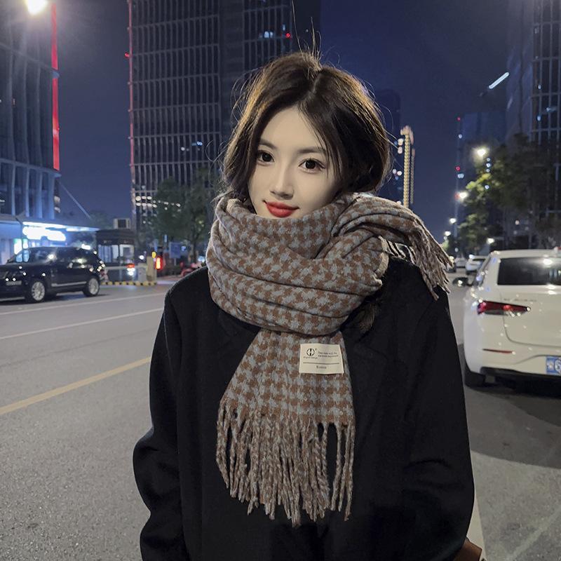 Herbst und Winter kontrastfarbiger Karoschal Damen Winter weiche Baumwolle bequem warm Student gestrickter langer Schal mit Fransen Trend