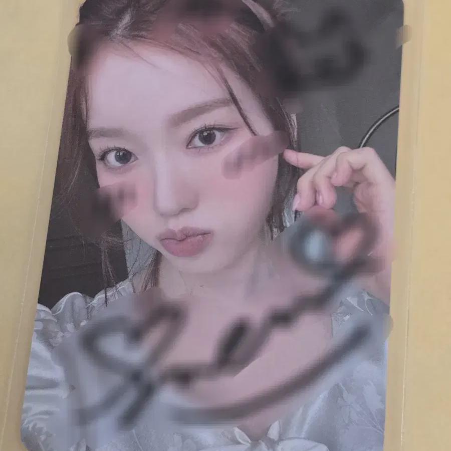 

Loona Idalso Loossemble Plateau Autograph