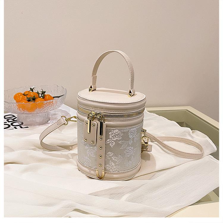 

2025 new high-end fashion casual niche texture bucket bag women s versatile trend Internet celebrity simple crossbody bag