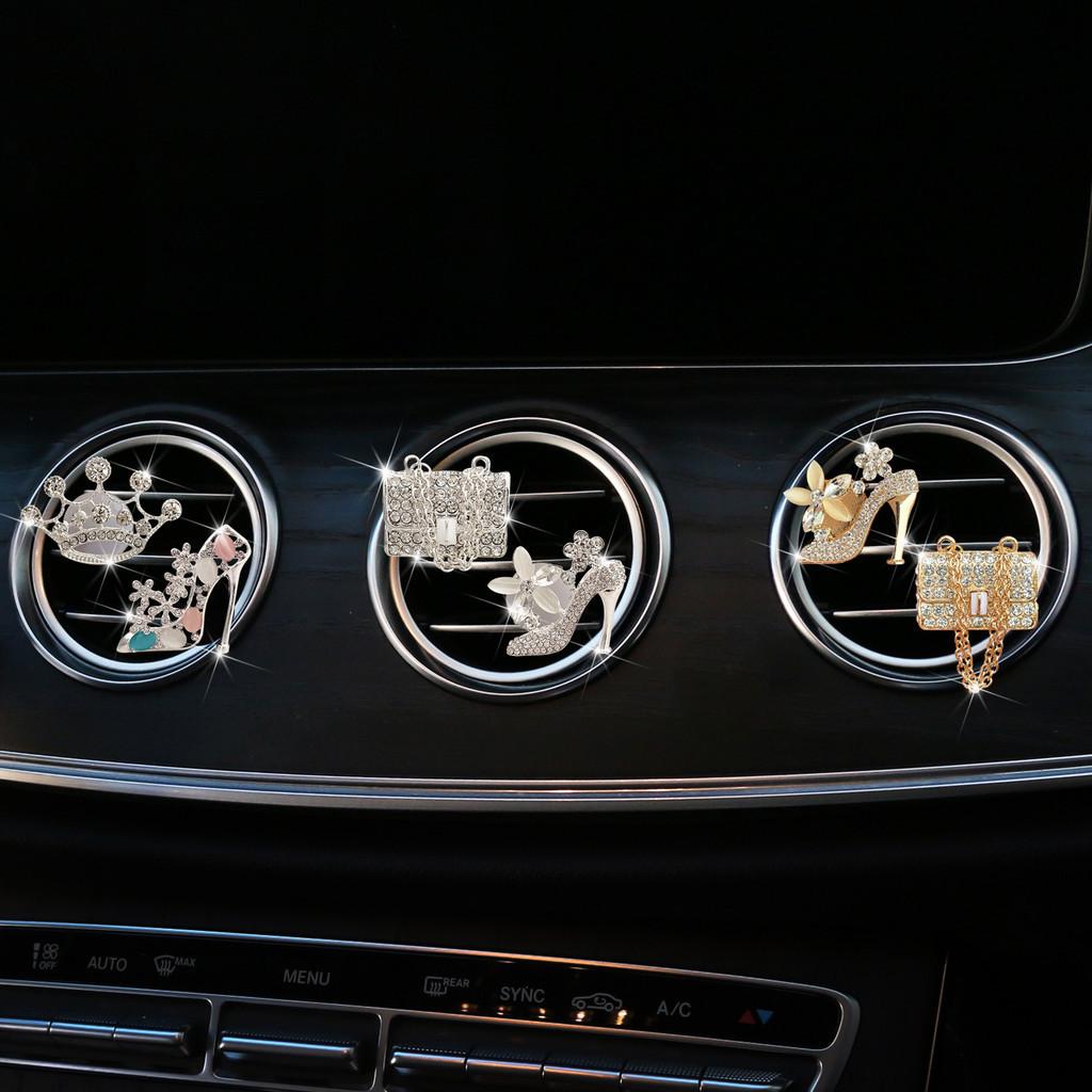 Trendiger Auto-Lufterfrischer aus Legierung Zufälliger Duft Dekorative Aromatherapie-Accessoires