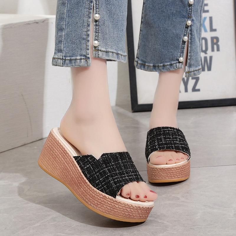 Mode 2025 Sommer Neu Vielseitige Mode Oberbekleidung Schräger Absatz Coole Slipper Dicke Sohle Lässig Schlicht Bequeme Damen-Slipper