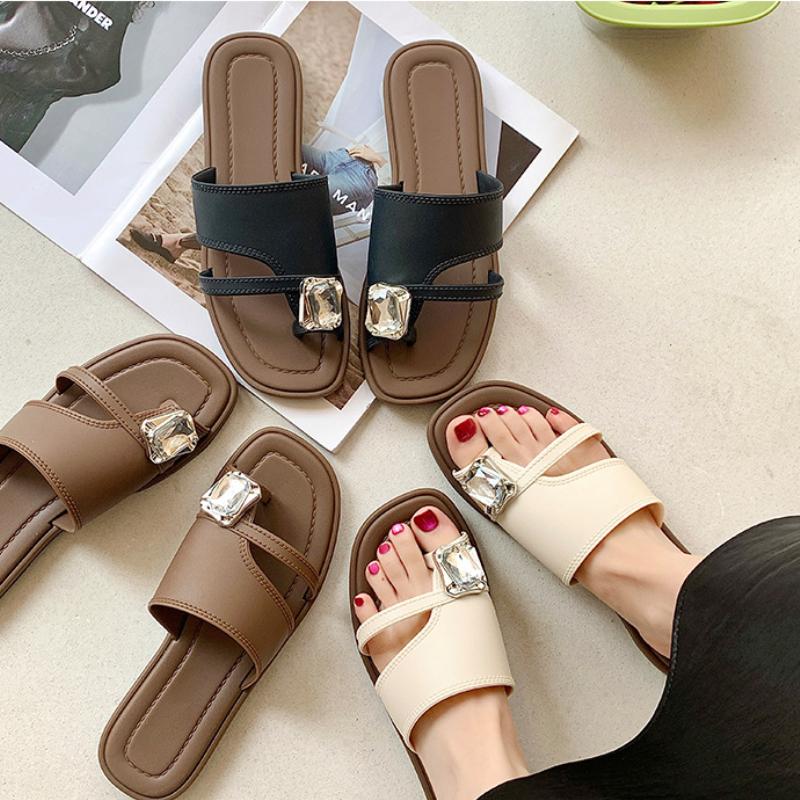 Trendy Design Slipon Sandals Minimalist Stylish Flat Slippers For Ladies Outdoor Leisure Wear