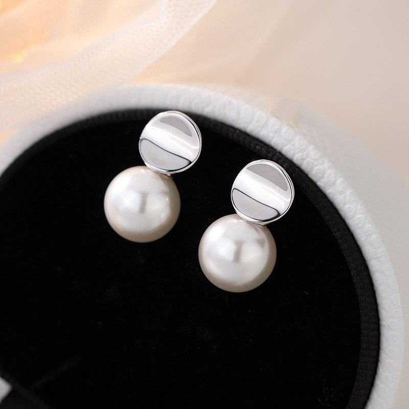 Stylish Curved Round Stud Earrings for Women – Versatile Personalized Jewelry