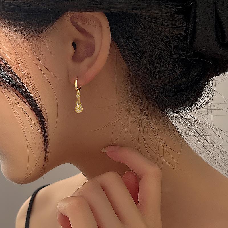 Zirkon Kytara Housle Náušnice Vynikající nástroj Asymetrické náušnice Noty Náušnice Žena