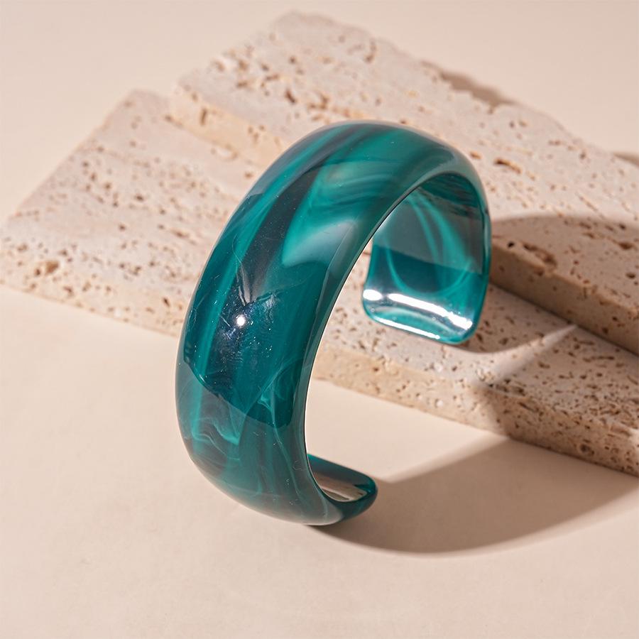 Retro Acrylic Geometric Circle Open Bangle - European & American High-End Women's Statement Jewelry
