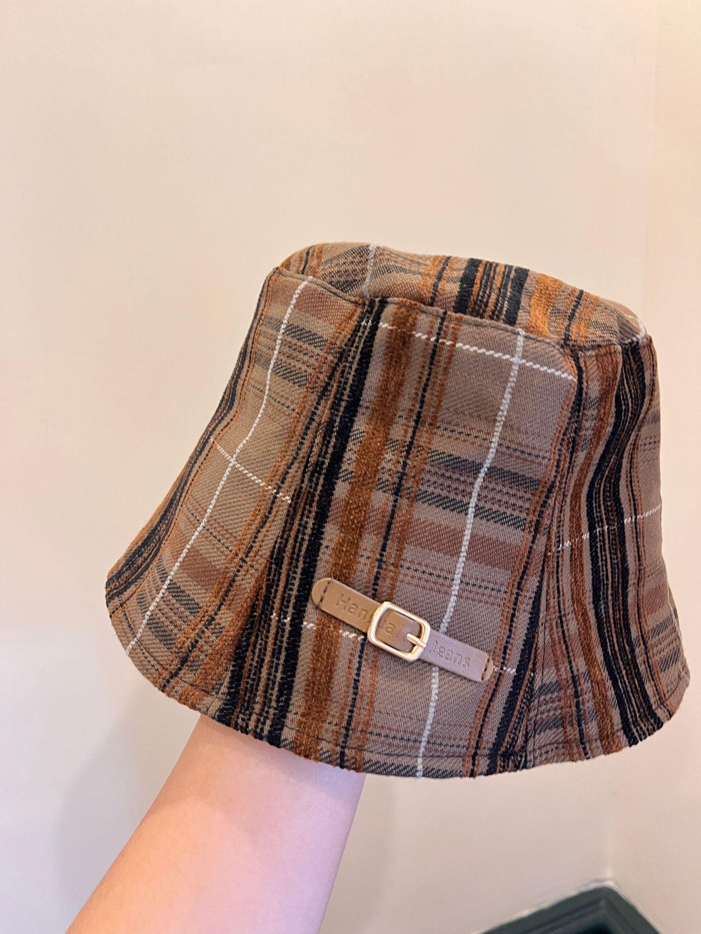 

Винтажная клетчатая шляпа с предоплатой, женская модная кожаная шляпа-ведро с пряжкой, универсальное маленькое лицо, простое покрытие для лица, шляпа для бассейна, прилив M（56-58cm）