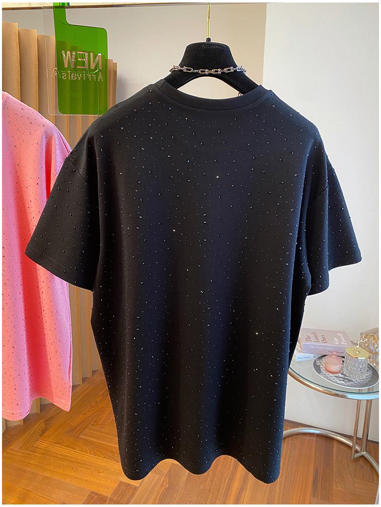 Camiseta Preta de Algodão de Manga Curta para Menina Gordinha com Design de Diamante Brilhante