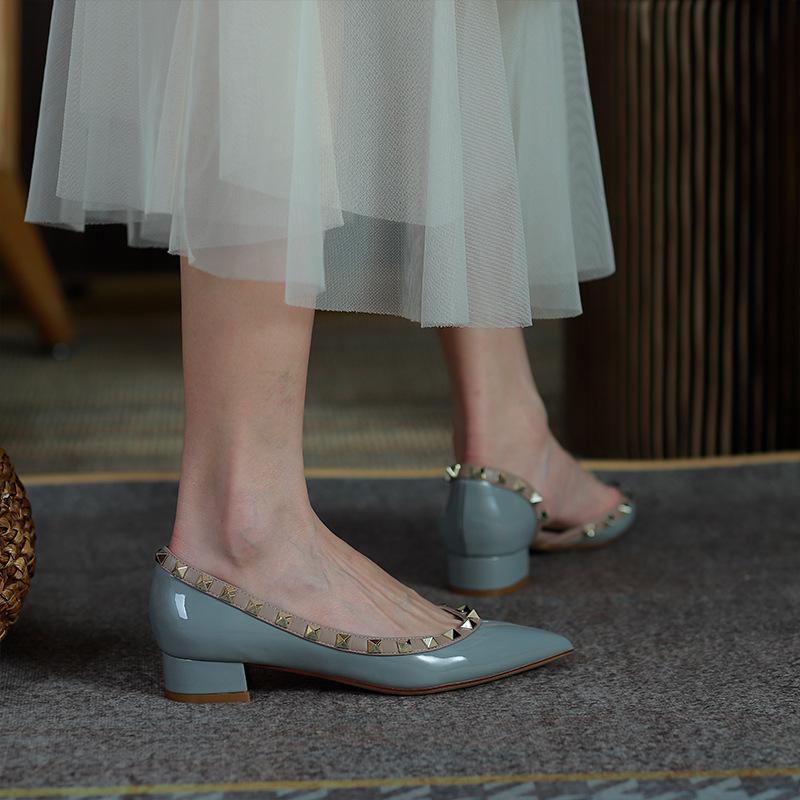 New nude patent leather side empty rivets pointed thick heel shoes shallow mouth willow nail single shoes middle heel shoes children's trendy shoes