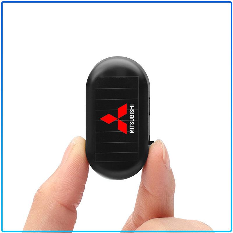 Per Mitsubishi Lancer 7 8 I200 Pajero Montero Sport Outlander Mirage 1pz Auto LED Lampeggiante di Avvertimento Wireless Antifurto Lampada di Attenzione Accessori Emblema
