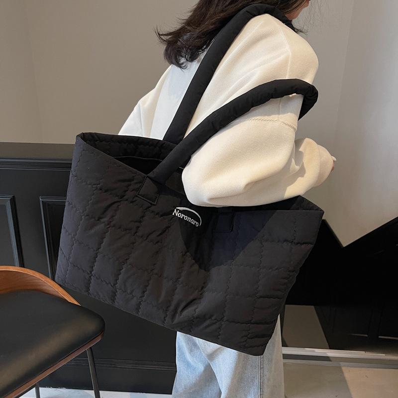 Korean Version of Large-capacity Bag Women's 2025 New Casual Fashion Versatile Shoulder Bag Foreign Simple Solid Color Bag
