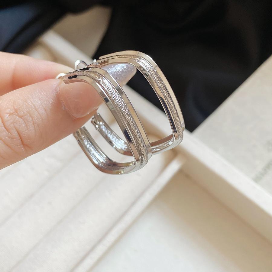 Korean simple and cold wind geometric pleated earrings, stud earrings, personalized versatile earrings