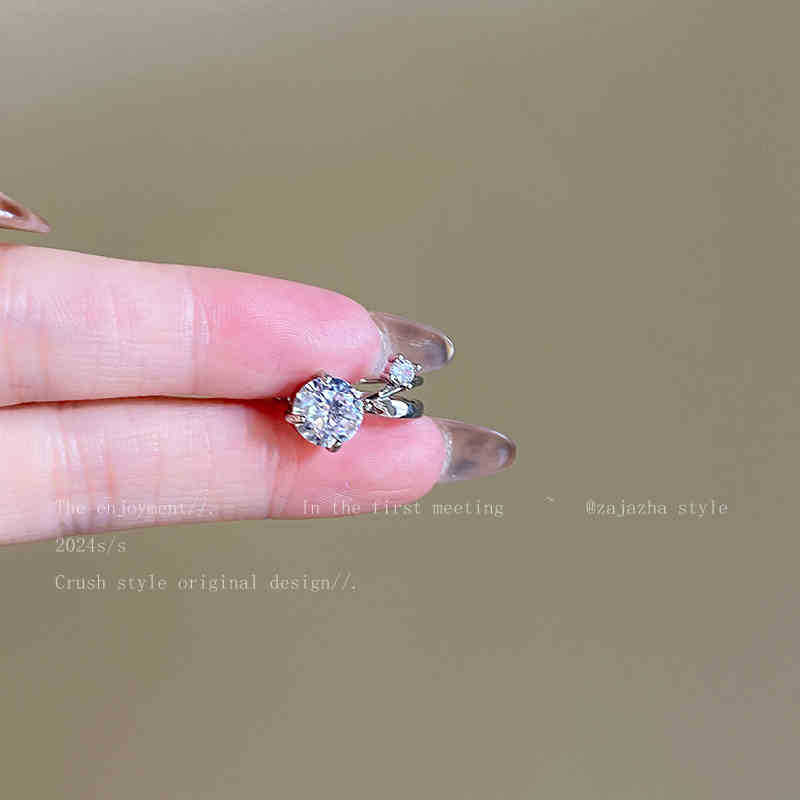

Small Light Bulb-shaped Zircon Ear Hook Without Ear Hole, High-end and Luxurious Style Ear Hook, New Type of Ear Jewelry белый