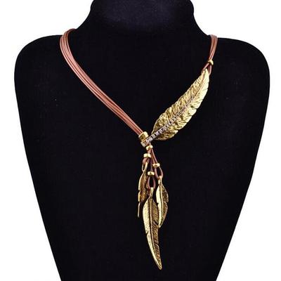 Boho retro náhrdelník s peříčkovými listy a diamanty, vícevrstvý s třásněmi, dámský klíčníkový svetr řetízek s doplňky