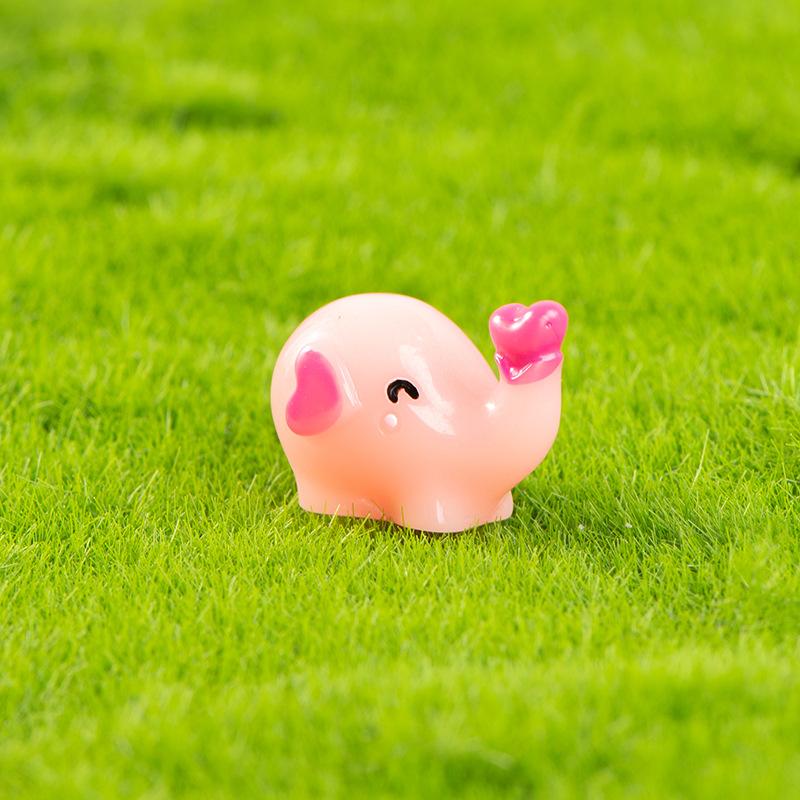 Micro Landscape Decoration Cute Cartoon Love Elephant Resin Decoration Gardening Accessories Desktop Car Decoration