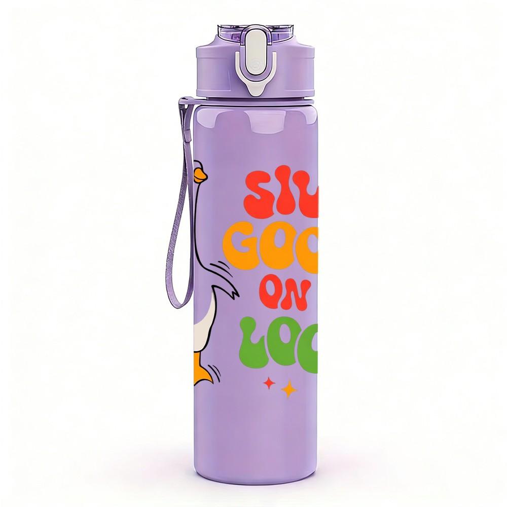 1PC Silly Goose On The Loose Funny Print 750ml Color Plastic Sports Water Bottle Leakproof Flip Straw Lid Suitable for Sports Office Home Use
