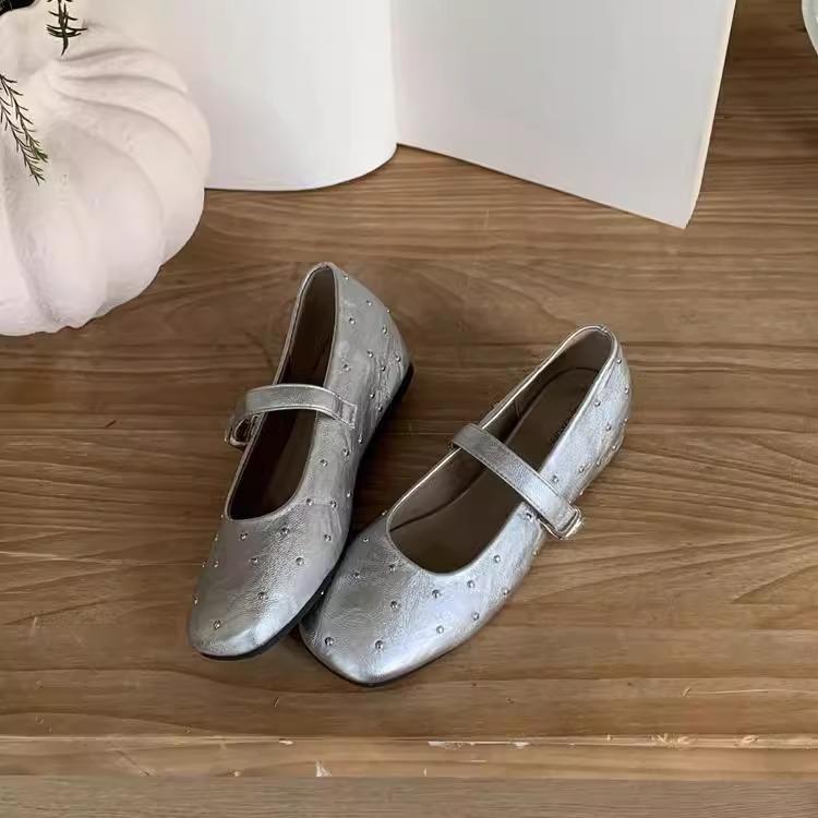 Inner heightening version retro gypsy star riveted ballet single shoes women's spring and autumn one-word buckle with shallow mouth Mary Jane shoes