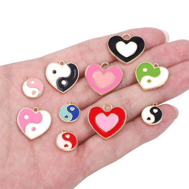 4 stk Alloy Drop Oil Emalje Charms Tai Chi Hjerte Anheng Perler For Smykker Making DIY Halskjede Armbånd Øredobber Håndverk Funn