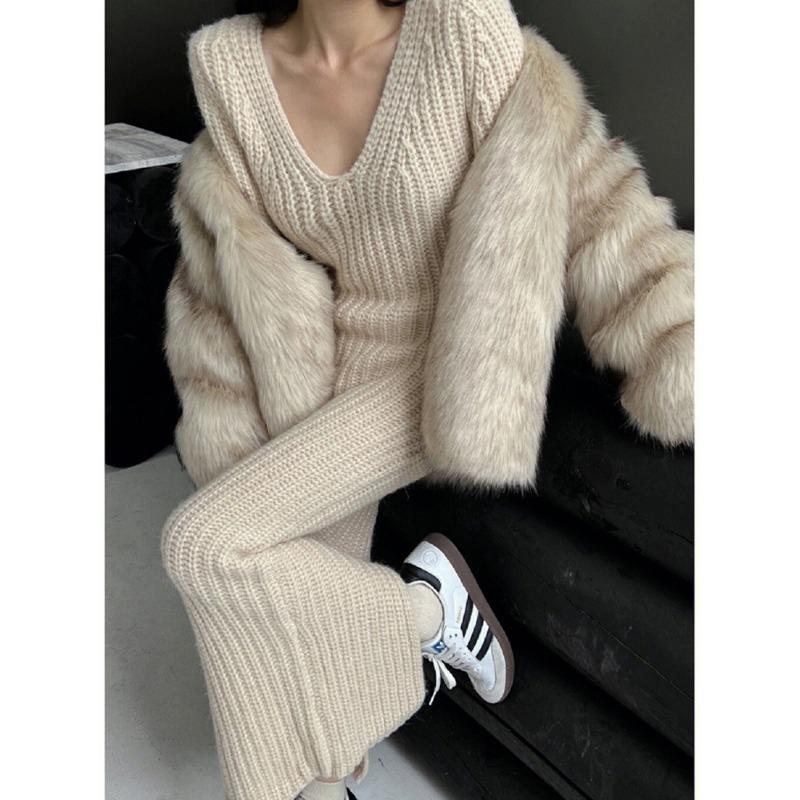 Beautiful rich daughter long deep v-neck sweater with knitted bottoming dress for women's autumn and winter