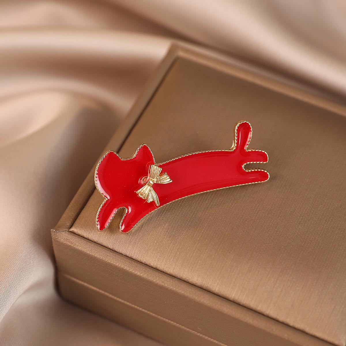 

Cat Shaped Enamel Brooch with Bow Tie Design Metal Pin Accessory for Clothing Bags and Hats Suitable for Daily Wear and Gift Giving