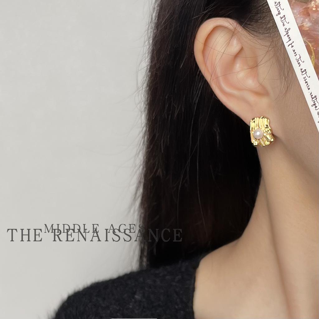 Light Medieval Texture Pearl Earrings Irregular Retro Literary Stud Earrings Line Geometric Earrings