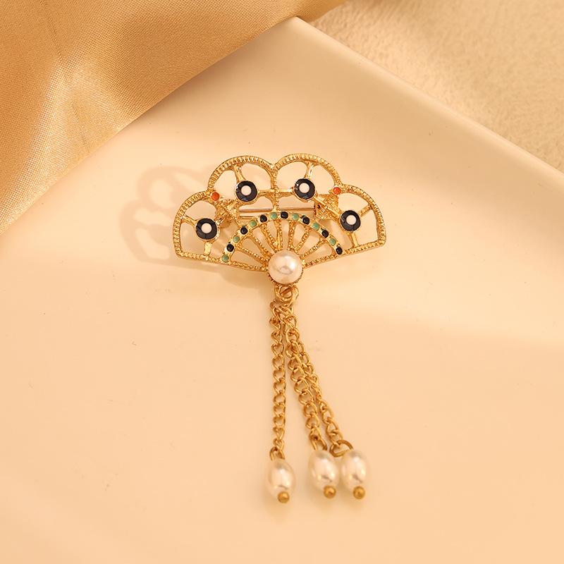 Classical Guofeng Hollow Fan Brooch Flower New Chinese Style Retro Court Elegant Elegant Cheongsam Accessories Corsage