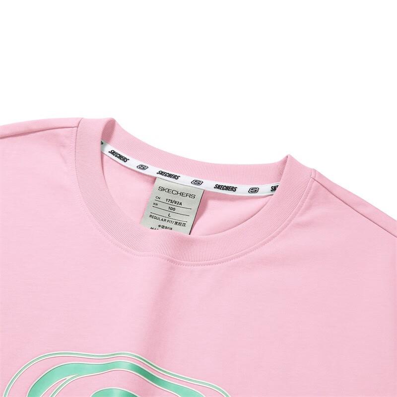 Skechers Colorful Casual Series Letter Print Round Neck Knitted Sports American Vintage Short Sleeve T-Shirt Unisex Tops Pelican-Pink L223U162-00F3