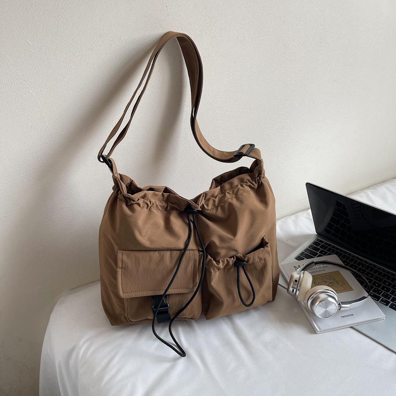 Large capacity waterproof nylon cloth drawstring shoulder bag 2025 new travel leisure fashion tote bag