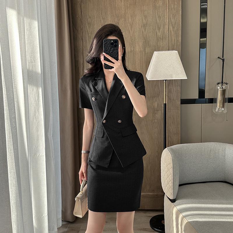

Women s Premium Gray Short-Sleeve Blazer Suit Set for Summer Workwear M