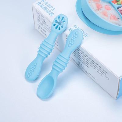 Cuillère d'entraînement pour bébé en silicone premium - Sûre, de qualité alimentaire et parfaite pour enseigner l'auto-alimentation.
