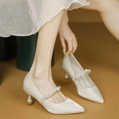 Hoge hakken dames 2025 nieuw beige puntig Mary Jane kleine hakken enkele schoenen Franse bruidsschoenen bruidsmeisje bruiloftsschoenen