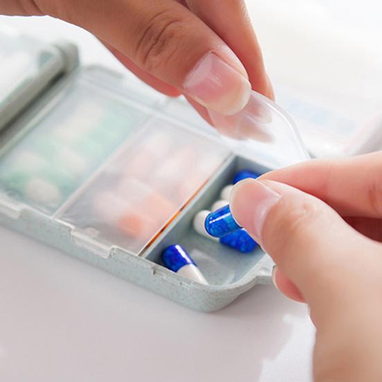 Pillendose mit 3-Schicht-Design Großer Behälter mit starken Schnallen Auslaufsicherer Wochenorganizer für Reisen
