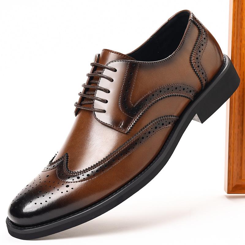 2025 New Designer Brown Brogue Shoes for Men Fashion Casual Lace Retro Dress Shoes Man Spring Autumn Pointed Wedding Shoe Man