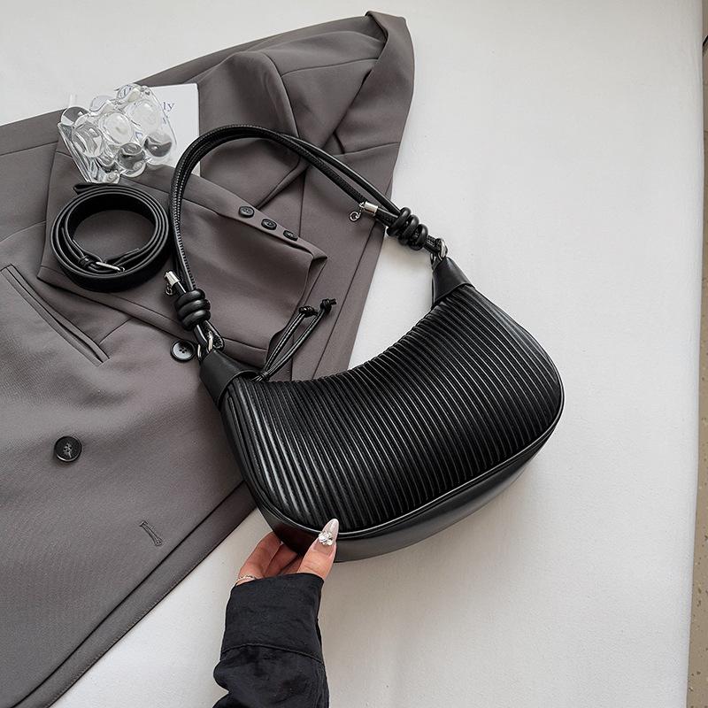 

Niche personality pleated striped portable small bag women s fashion bucket bag 2025 summer simple casual shoulder bag чёрный